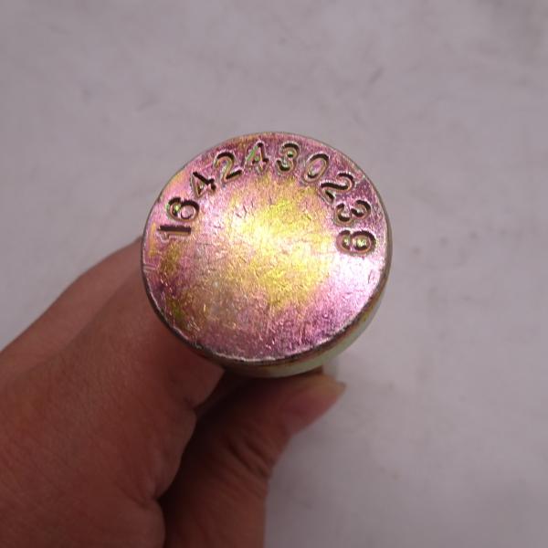 AZ1642430239 Howo pin original factory howo truck parts right bracket howo truck parts