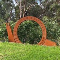 Sculpture en acier Corten patiné en forme d'escargot pour la décoration de jardin