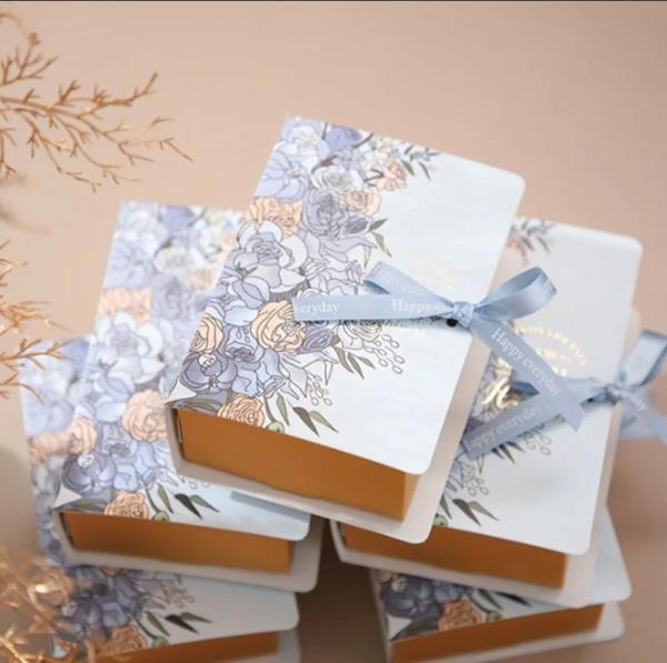 Customized Beautiful Gift Craft Wedding Boxes Like Chocolate Cartons and Square Roses