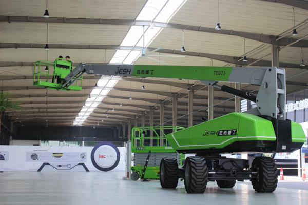 Outdoor Electric Boom Lift ,  Articulated Boom Lift 27m Platform