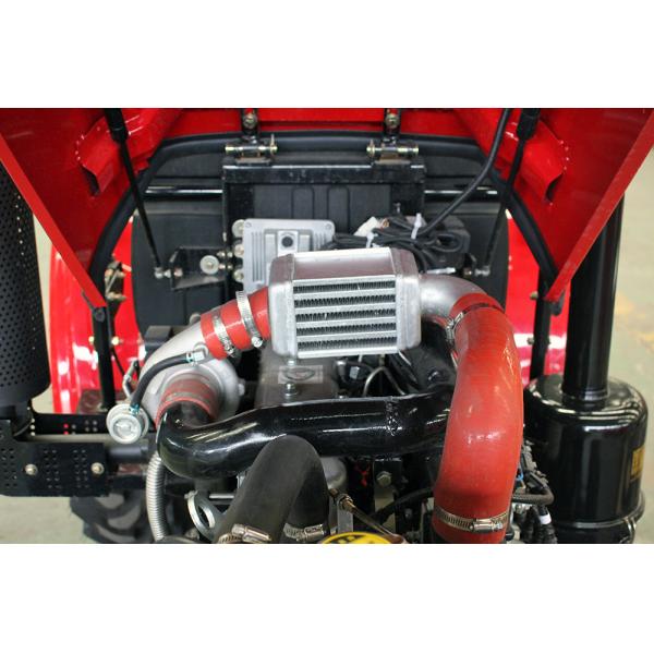 Маленький трактор 4WD идеально подходит для небольших садов