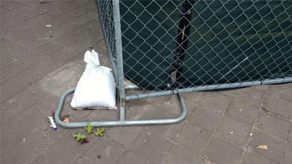 chain link temporary construction fence panels 6FT X 10F Mesh 2 3/8  x 2 3/8 ( 60mm x 60mm ) x 12 gauge wire