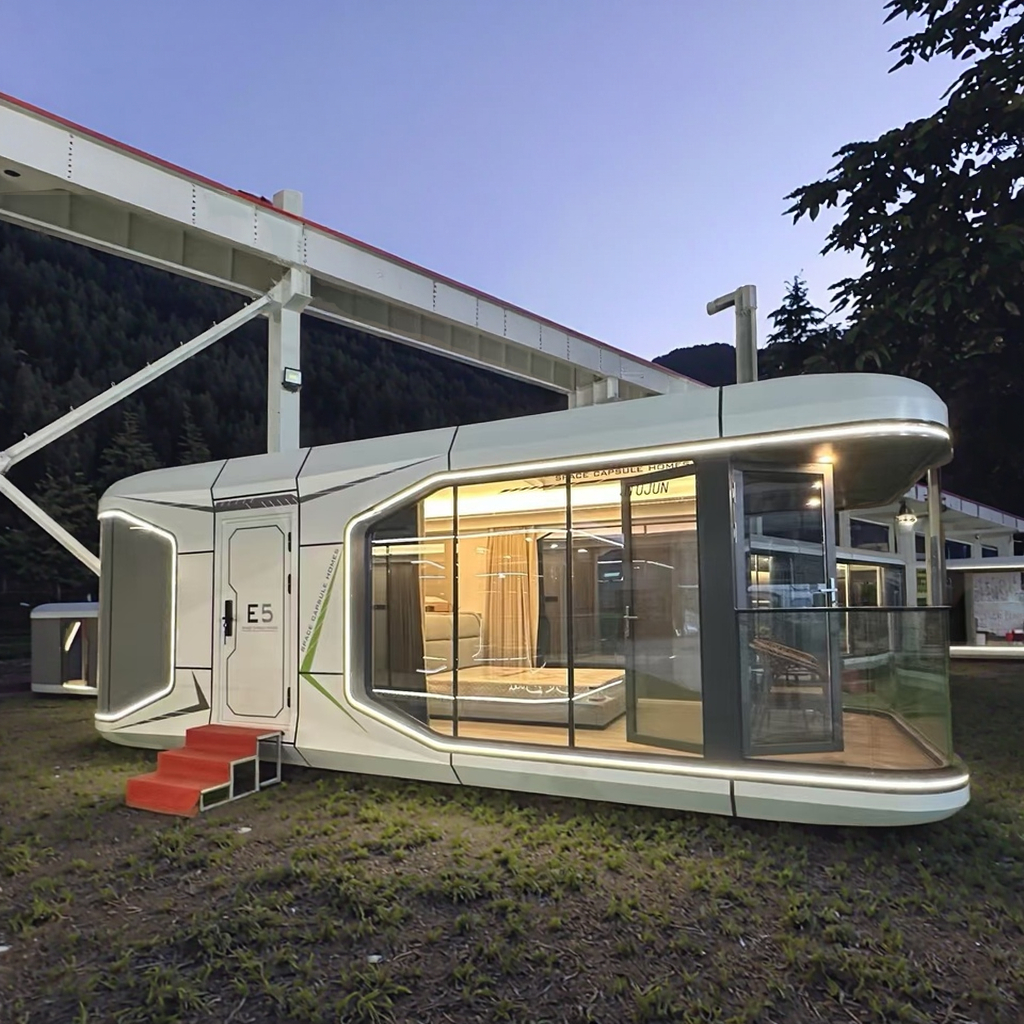 Modern Design Portable Restaurant Prefabricated Steel Container House with Panoramic Balcony for Camping Space Capsule
