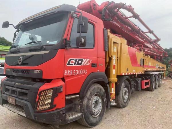 1400 mm Hauteur d'alimentation 62m Volvo Chassis Pompes montées sur camion pour équipement de construction