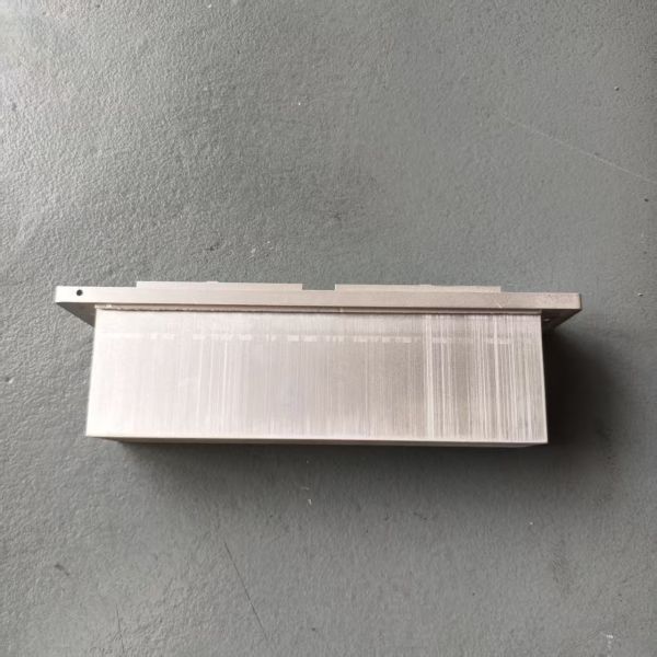 Straight Fin Aluminum Heat Sink For Industrial Electronic Equipment Cooling