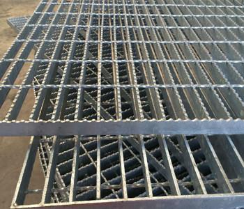 l'escalier de largeur de 1000mm a galvanisé la grille dentelée de barre d'acier