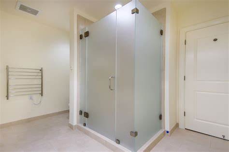 Porte de salle de bain en verre glacé étanche à l'explosion Confidentialité Porte intérieure en verre Taille personnalisée Porte en verre glacé pour bureau