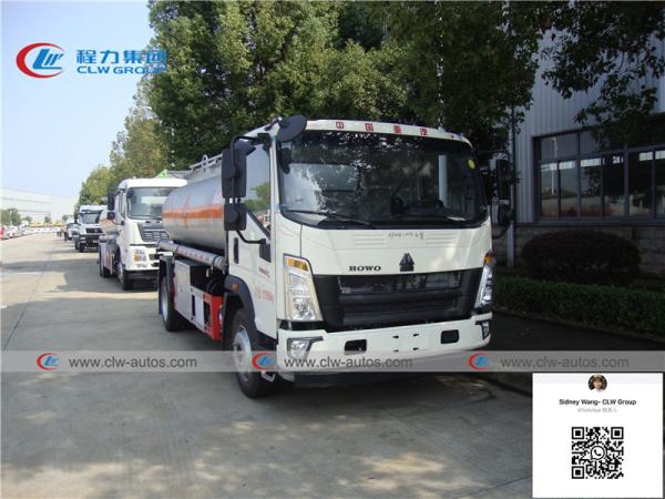8000 de HOWO 4x2 da gasolina litros de caminhão de tanque com distribuidor