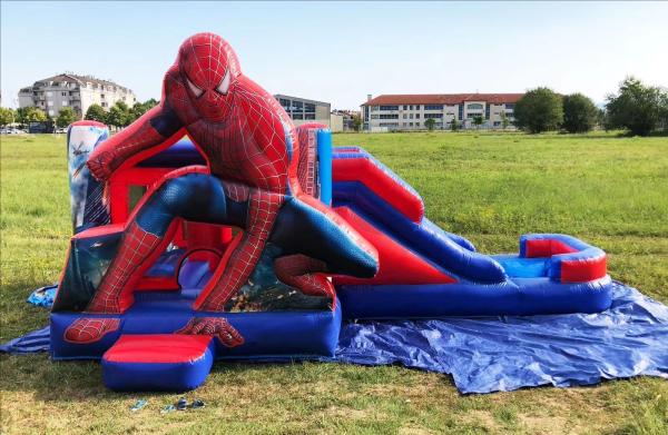 Spiderman Theme Inflatable Castle with Dry Slide and 950w Blower for Kids Party 5*5*3.6m Size 1-6 People Capacity