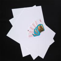 Impression offset en PVC blanc en feuille de carte de couche moyenne résistante à la déformation pour les cartes en plastique