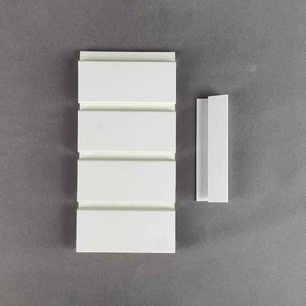 PVC stratifié Slatwall en bois lambrisse pour la décoration de salle d'exposition