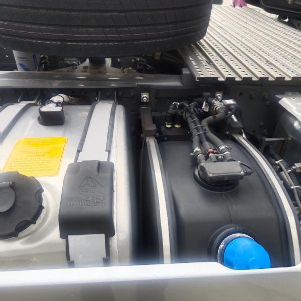 Torque Engine Diesel Tractor Truck with GCC Tire Certification and ≤5 Seats