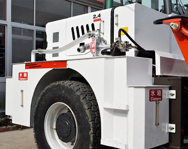 5.5 Cubic Meters Automatic Water Cement Mixer Truck For Foundation Construction