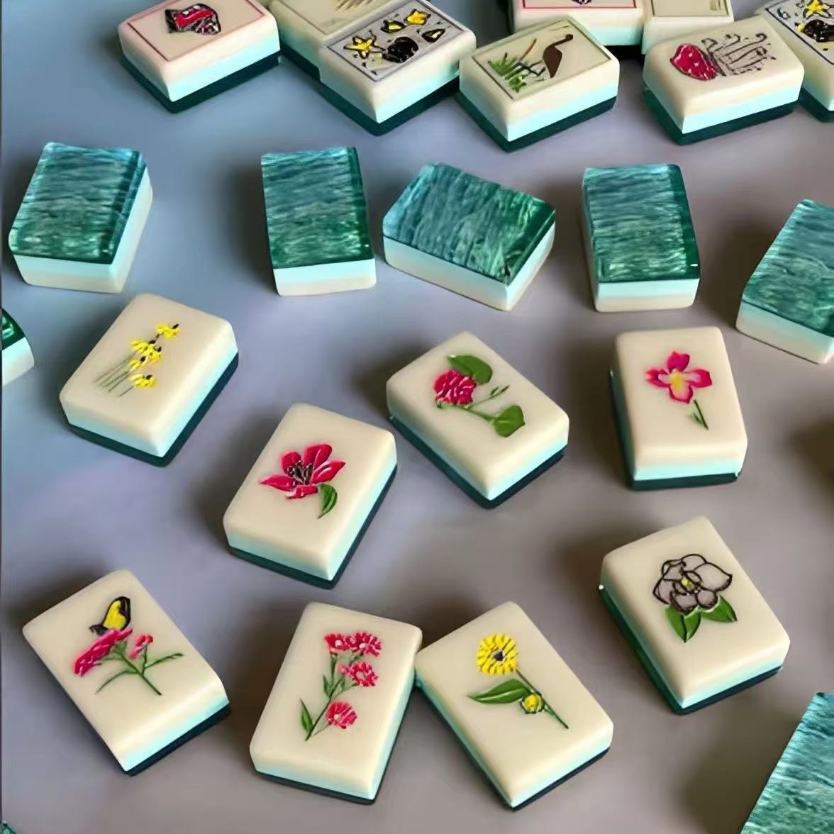 Premium 4-Layer Acrylic American Mahjong Set — 160 Engraved Tiles, Luxury Crystal Clear Finish, Portable Game Night Gift.