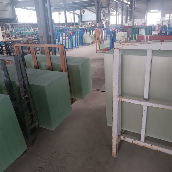 Customized Solar Tempered Glass High Light Transmittance Glass Energy Saving For Solar Energy