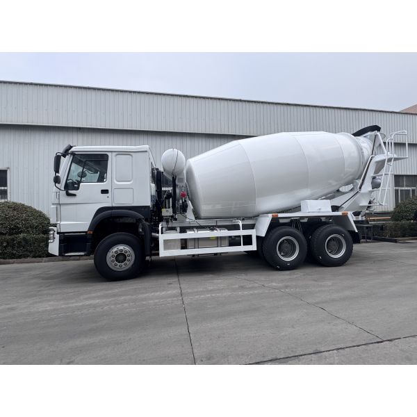 HOWO SINOTRUK Concrete Mixer Truck 10CBM 371HP 6X4 LHD Stable and efficient