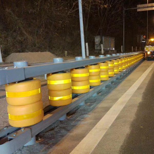 Barreira de rolos anticorrosão da estrada EVA/PU Roller Guard Rail para segurança do tráfego rodoviário