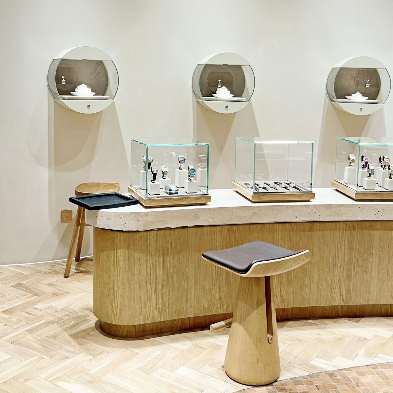 Luxury Wooden Watch Display Cabinet Retail Watch Showcase with LED Backlight for Brand Store