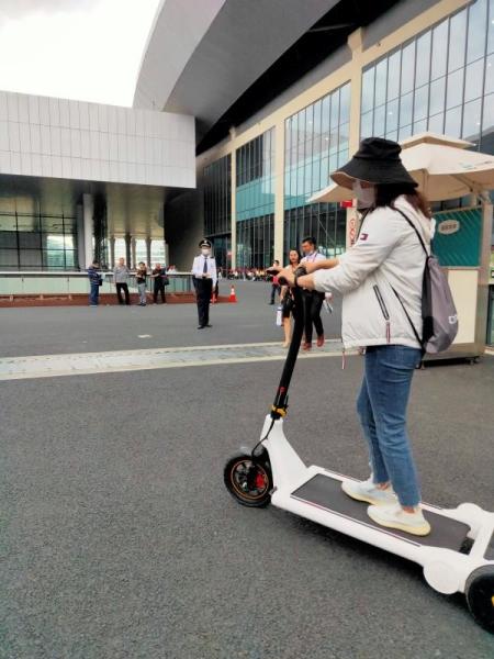 H1340MM Folding Lithium Battery Waterproof Electric Scooter