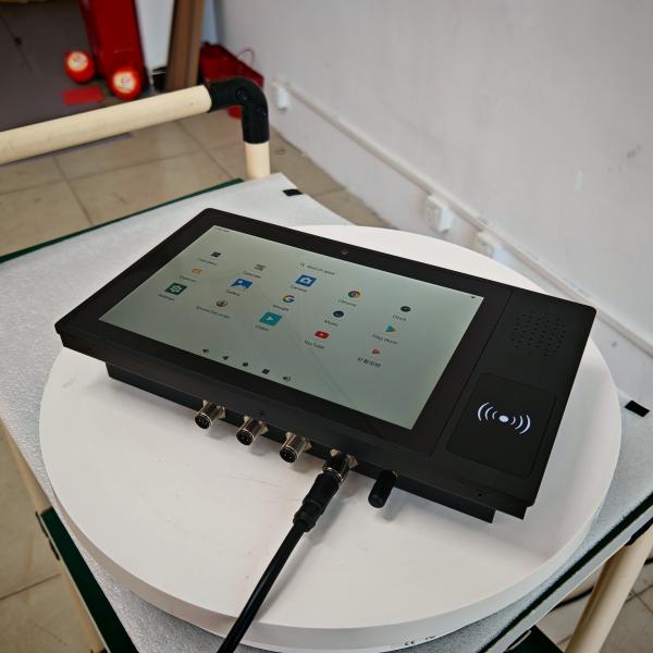 10.1インチ 頑丈なタッチスクリーン 産業用PC RFID NFCカードリーダーとウェブカメラ