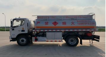 4x2 Automatic Gasoline Diesel Oil Tanker 8.88m³ Fuel Truck