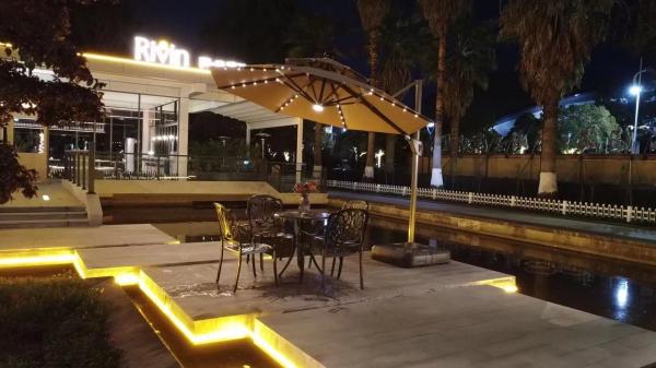 Waterproof Polyester Fabric Garden Umbrella Parasol for Outdoor in Luxury Restaurant Cafe Hotel