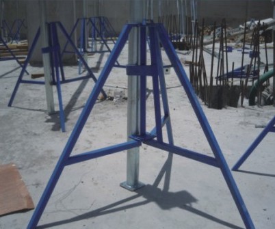 Strong and durable,simple structure. Folding tripod