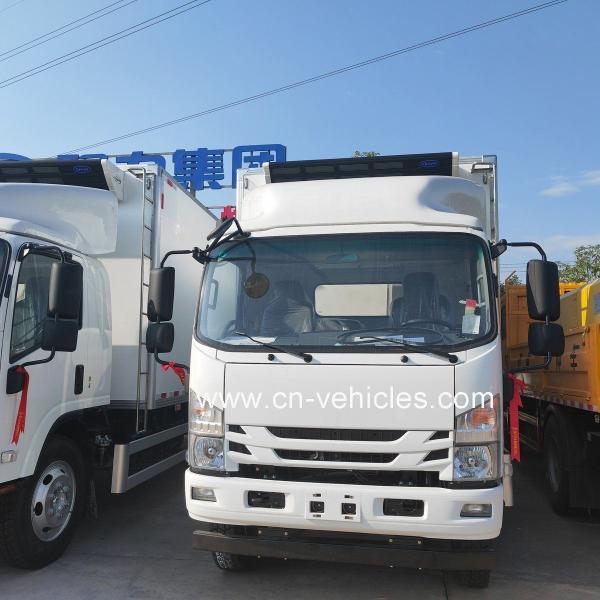 Isuzu 4X2 Light Duty Mini Refrigerated Truck , Refrigerated Wagon For Meat / Fish Transport