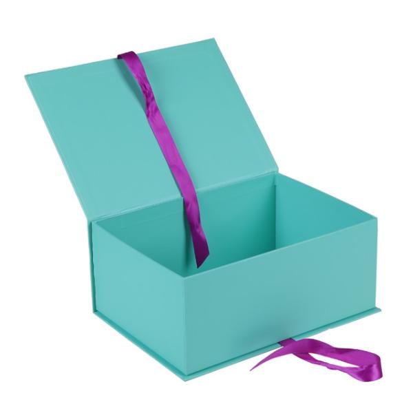 Boîtes de vêtements de luxe rigides en carton personnalisées légères avec ruban