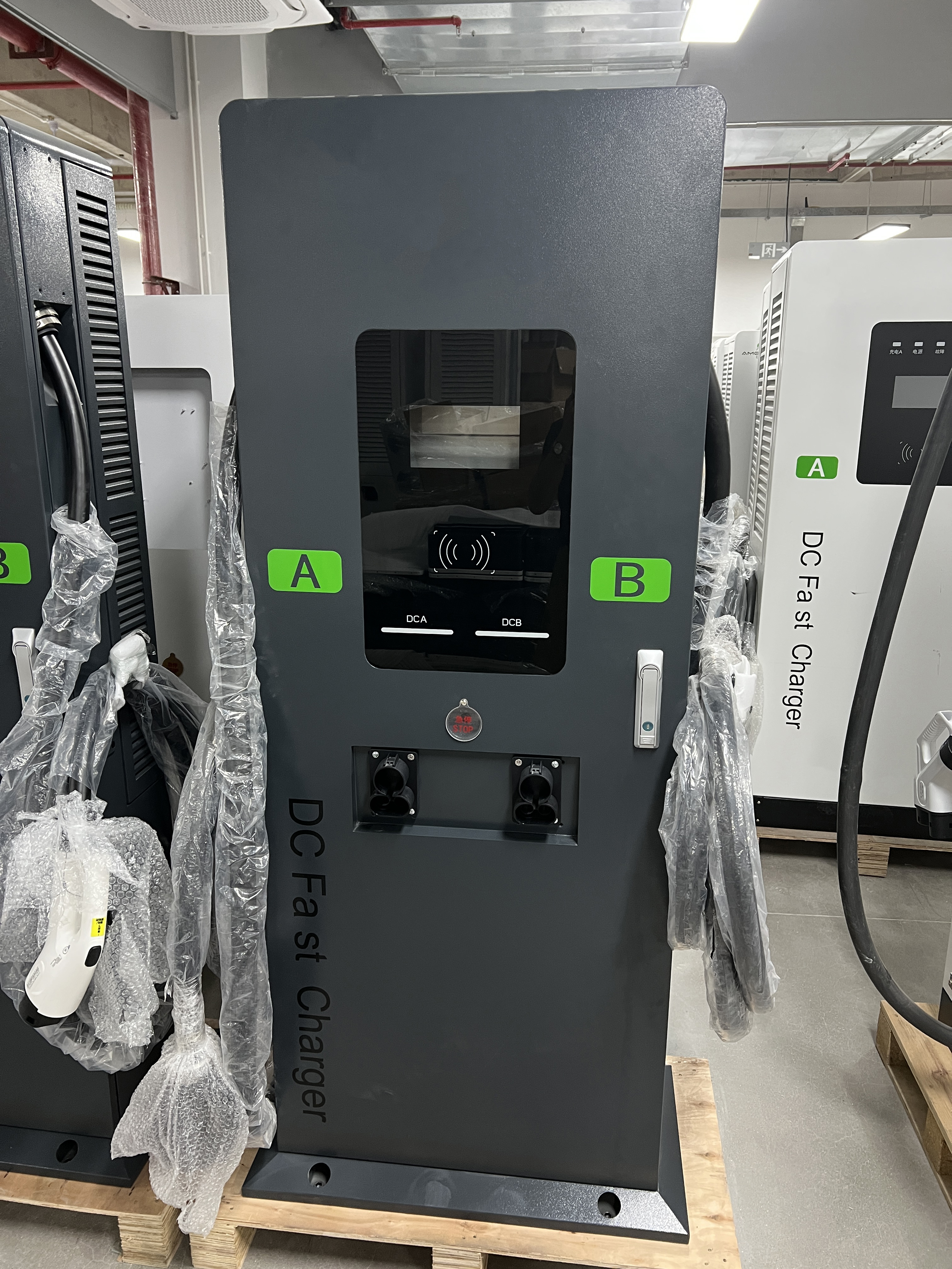 60 to 160kW Commercial DC Fast EV Charging Station CCS Single Gun Dual Gun Electric Car Charger OCPP 1.6J for Public Charging