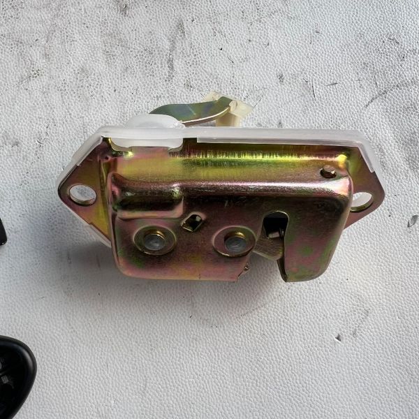 Premium Rear Luggage Door Lock for Toyota Coaster with Static Locking Force ≥ 5000N and Temperature Range -40℃ to 85℃ for Easy Installation