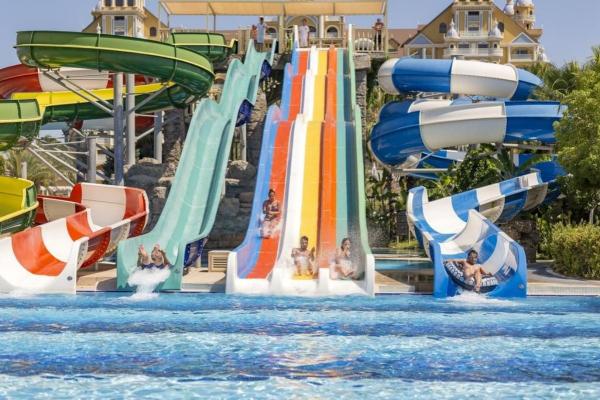 Parcs aquatiques piscine de loisirs équipements de toboggan en fibre de verre