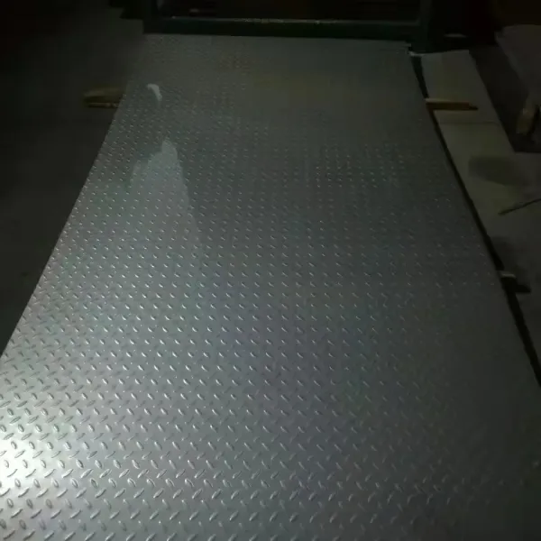 3mm Hot Rolled 304 Stainless Steel Checkered Plate with Checkered Surface