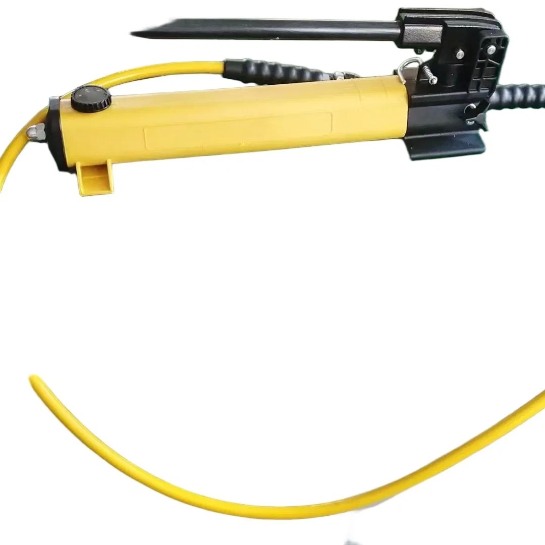 P141 Lightweight High Pressure Hydraulic Hand Pump 327Cm3 Usable Oil Single Speed