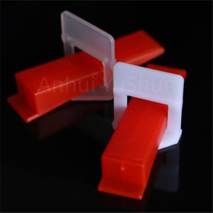 多彩の1.5mmプラスチックタイル 床や壁のために使用するレベルングクリップとクイージ