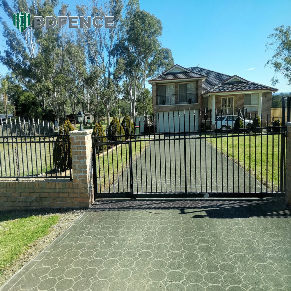 Anti‑Rust Zinc‑Steel Fence Weather‑Resistant