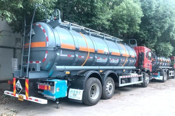 Dongfeng  270 Horsepower 19.9 square Total Weight 32 Ton Fast 8 Gear Corrosive Articles Tank Transporter