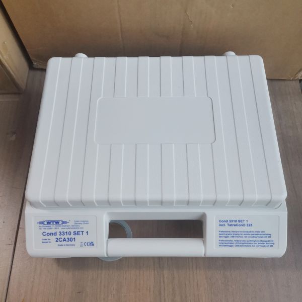 WTW Cond 3310 Conductivity Meter with 0.001 µS/cm to 1000 mS/cm Range, IP67 Waterproof and Integrated Temperature Compensation for Water Treatment