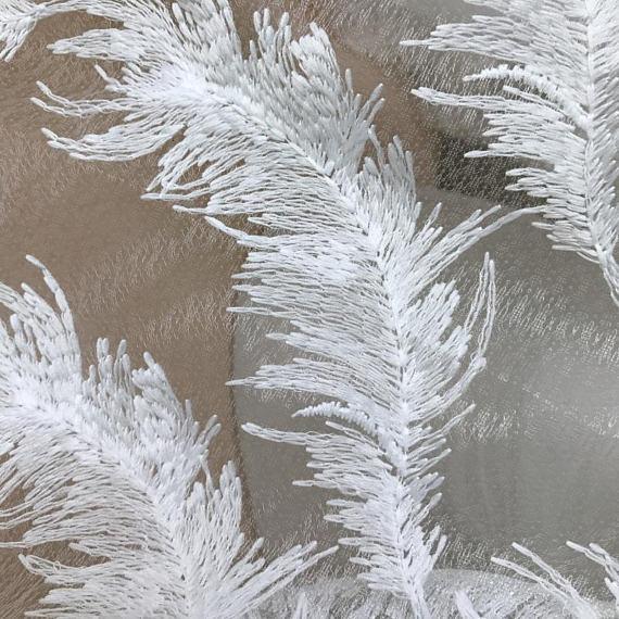 O estiramento branco bordou a tela do laço da malha pela jarda para o vestido de casamento/vestido de noite