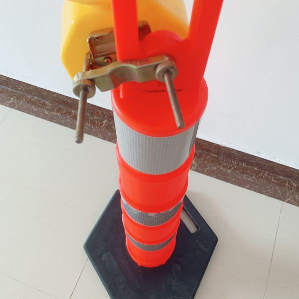 PE Material Traffic Post with Base and T-Top Delineator Bollard for Highway Road Safety