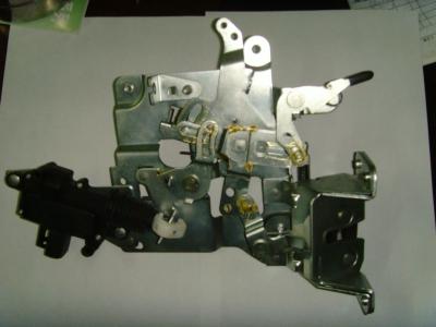 Yellow Left Car Door Lock Mechanism For Mercedes Benz Sprinter OEM 9017200716