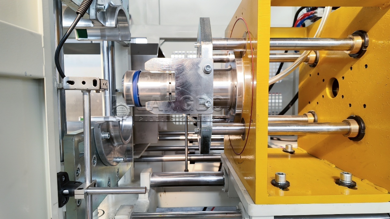 U R Rectangle Square Shape Automatic Plastic UPVC PVC PP Pipe Belling Machine PVC Pipe Tube Expanding Socketing Machine Socket Making Machine