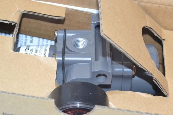 Fisher of 67cfr20650 REGULATOR SPRING RANGE 1/4IN NPT 0-35PSI MAX 250PSI W/GAUGE.