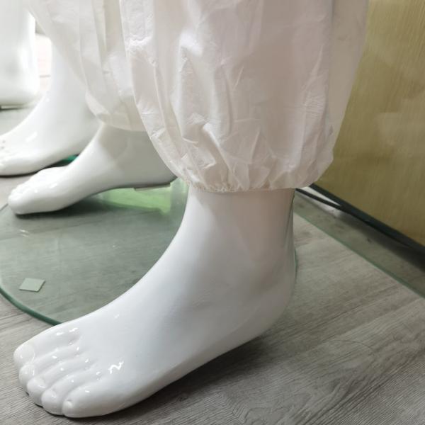 Traje desechable anti-espuma anti-estático a prueba de agua para un stock adecuado