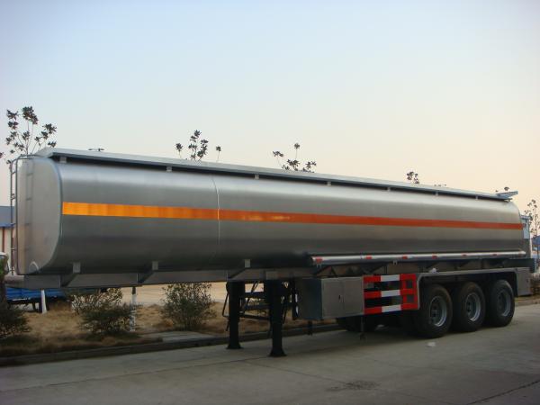 sinotruk howo 3 axles fuel tanker truck
