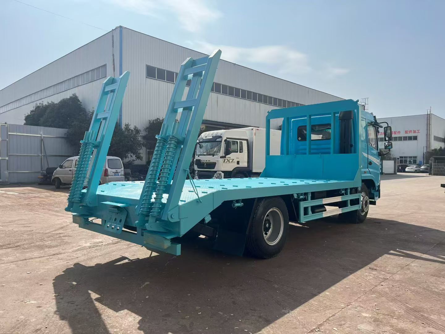 DONGFENG 4x2 Diesel Flatbed Truck Emission Compliant Platform Truck for Heavy Equipment Transport