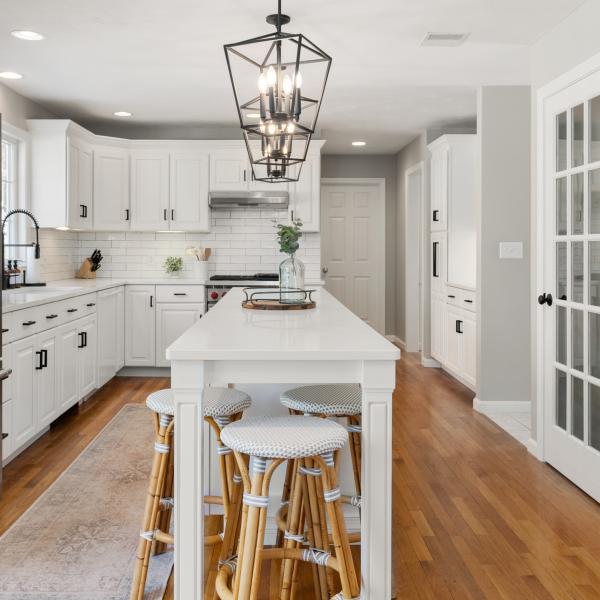 European Style Solid Wood Kitchen Cabinet Modern Raised Panel Kitchen Cabinets