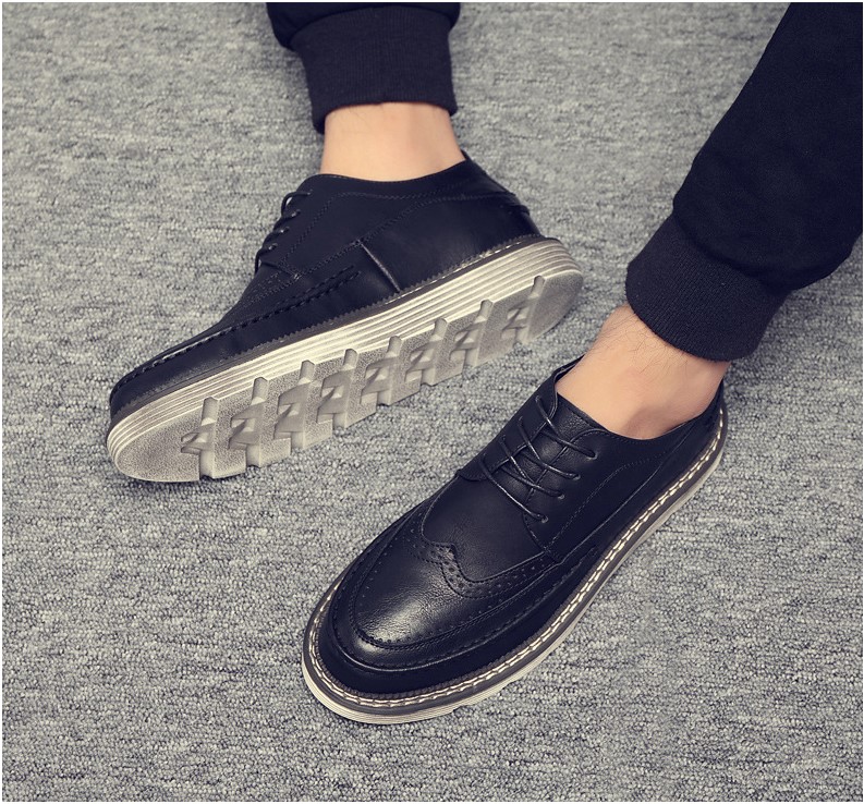 Ретро тапки Brogue Breathable кожаных людей сшили усиленный