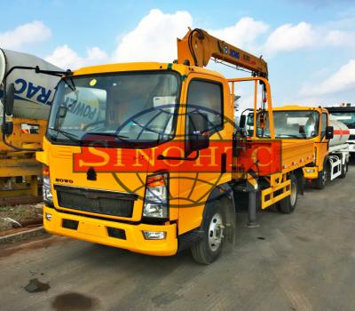 4x2 HOWO Cargo Transport Truck Chassis Truck Mounted Crane 120 - 140hp Power
