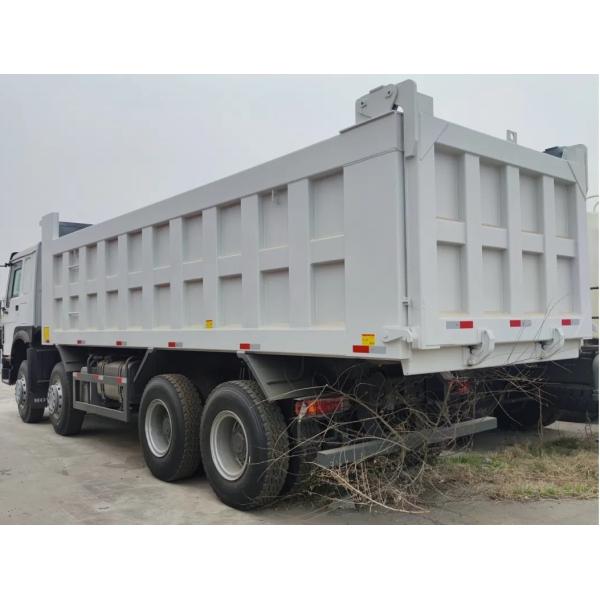 18 кубометров вместимости используется HOWO 6X4 тяжелый грузовик с ручной трансмиссией